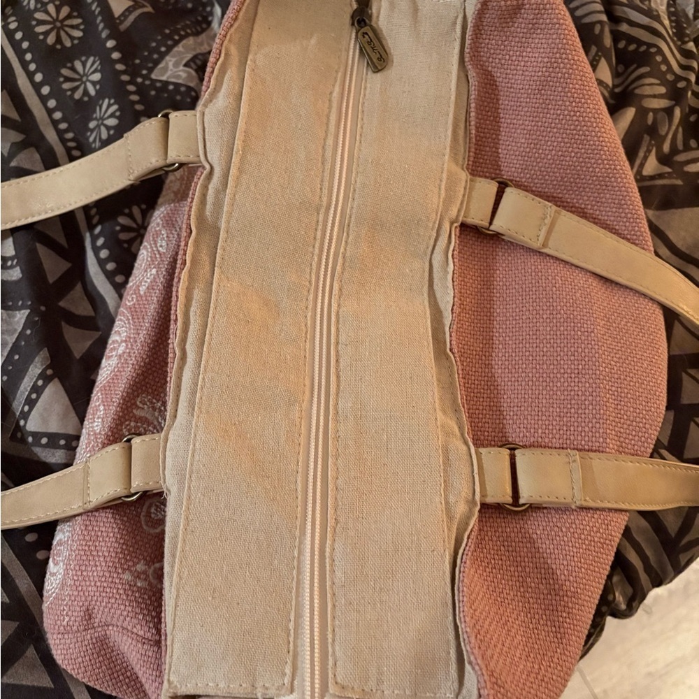 Pink and Tan Floral Embroidered Tote. Sunnsand brand. - Picture 6 of 12